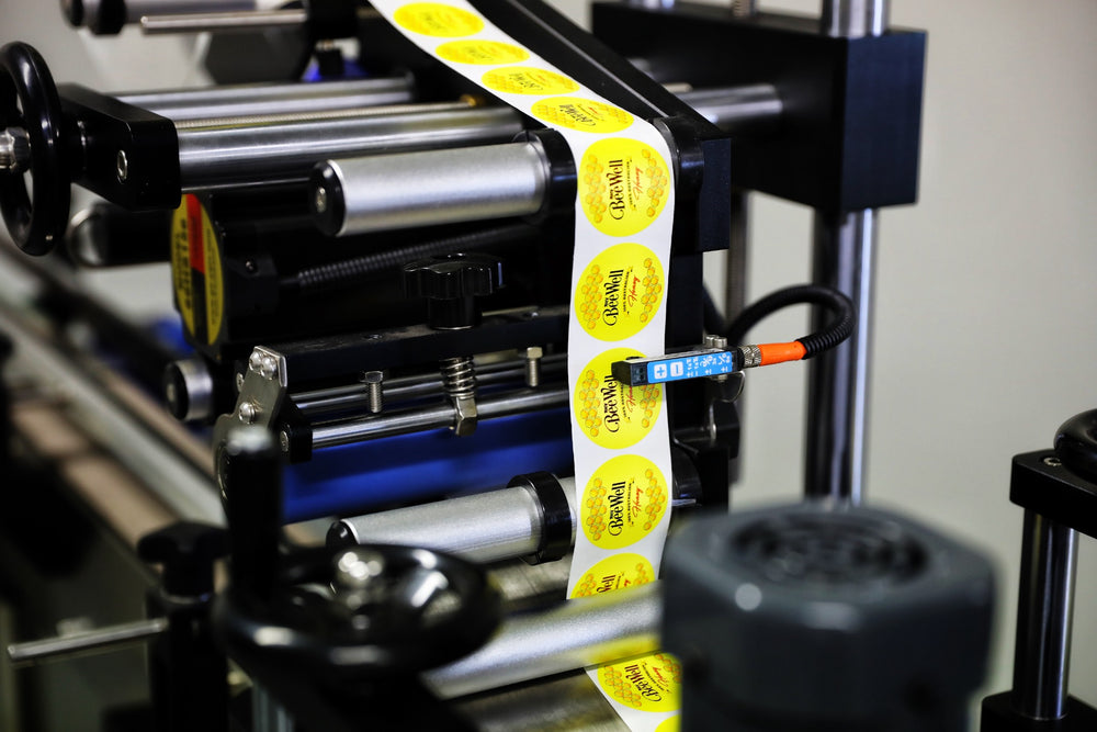Label roll prepared for automated application on honey packaging